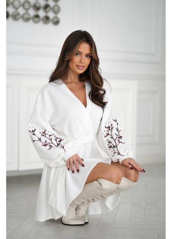 Молочное праздничный, вечернее женское платье на запах с объемными рукавами и цветочной вышивкой на запах MonCher