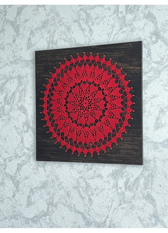 Червона мандала ручної роботи “Серце спокою”. В’язана картина на дерев’яному артборді 45 х 45 см Dream Studio (363057547)