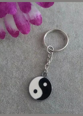 Брелок інь-янь чорне і біле амулет тай чі No Brand (338436088)