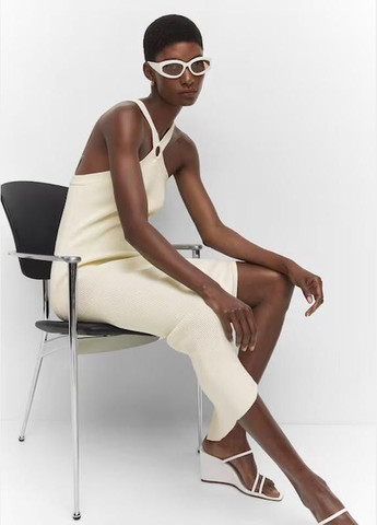 Молочна вʼязана сукня міді трикотажна базова по фігурі відкрита спина з відкритою спиною, футляр Mango