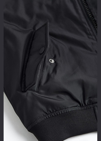Черная демисезонная куртка H&M