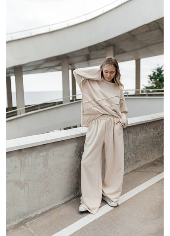 Костюм незвичного крою з відкритими швами Україна (357123511)