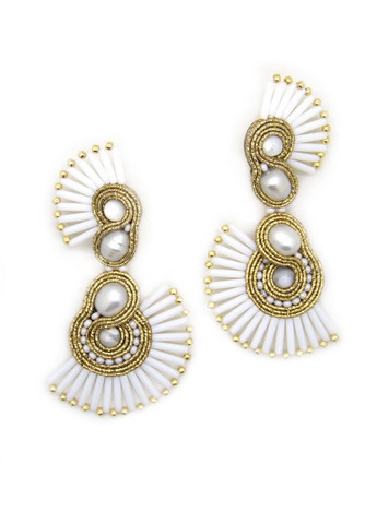 Акцентні сережки золотисто-білі з перлами і стеклярусром Olha Serhiichuk jewelry (324794599)