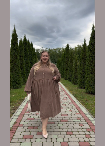 Бежевое платье вельвет EVVA