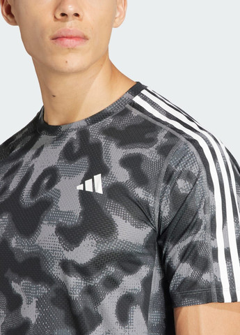 Серая футболка own the run 3-stripes allover print adidas