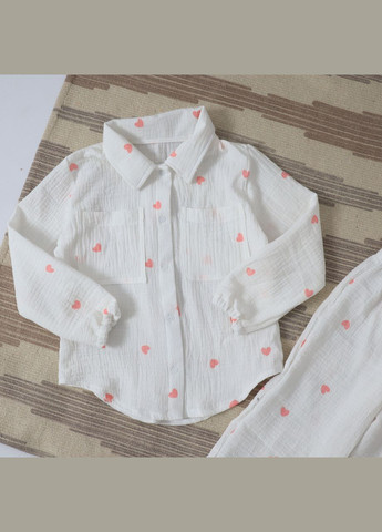 Белый летний детский муслиновый комплект рубашка+штаны розовые сердечки для девочки mrou с рубашкой, брючный No Brand
