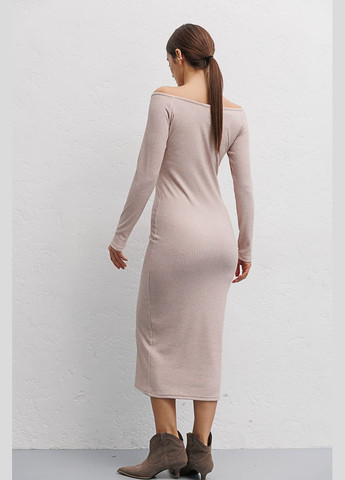 Бежевое трикотажное платье-футляр шоколадного цвета Arjen
