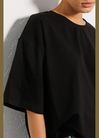 Черная всесезон футболка женская оверсайз базовая черная mkar32924-2 Modna KAZKA