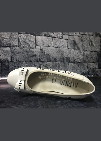 Alpina Перфоровані туфлі білого кольору, білий з натуральна шкіра, словенія — демісезон (303426712)