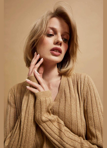 Бежевый зимний свитер Moodo