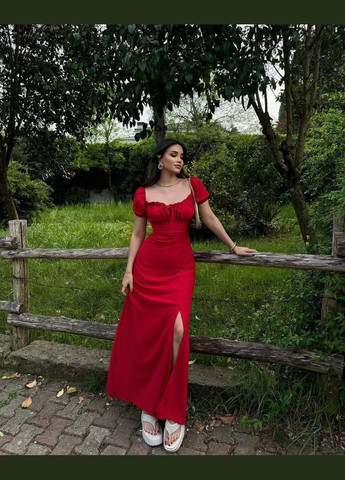 Красное элегантное женское платье с разрезом No Brand