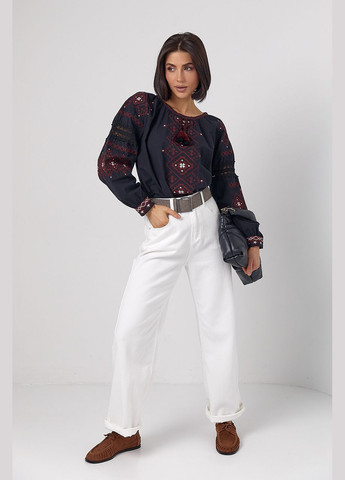 Чёрная вышитая рубашка со вставками макраме на рукавах Delvinss