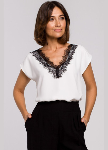 Белая женская блузка с вырезом и кружевом Fashion Girl