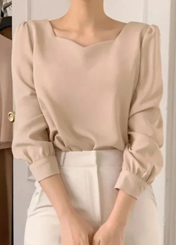 Бежева блузка жіноча з фігурним декольте Fashion