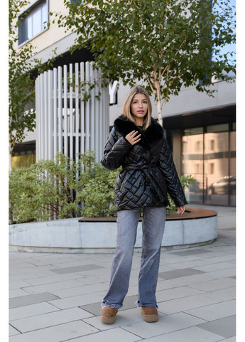 Чорна зимня куртка MN