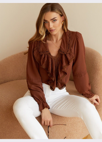 Коричневая блузка коричневого цвета с рюшами Dressa