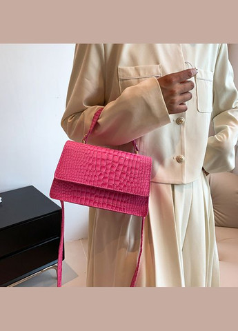 Маленька жіноча сумочка клатч лакова рептилія малинова OEM (312503327)