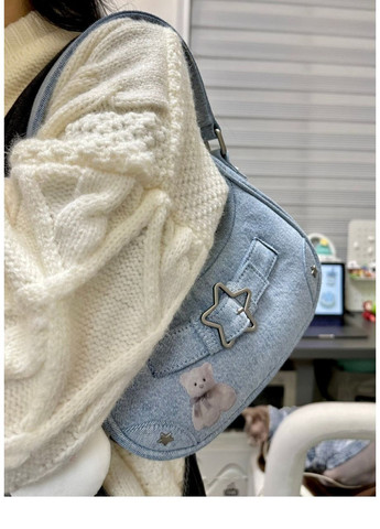 Женская сумка багет с серебряной фурнитурой No Brand (349442048)