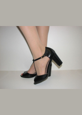 Чорні жіночі босоніжки закрита п'ятка Loretta на каблуках (315826153)