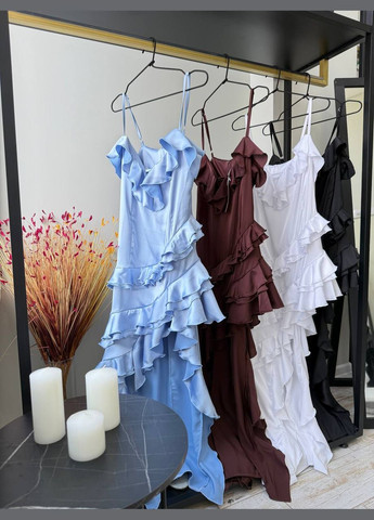 Коричневое праздничный, вечернее изысканное шелковое платье декорировано воланами Adelante однотонное