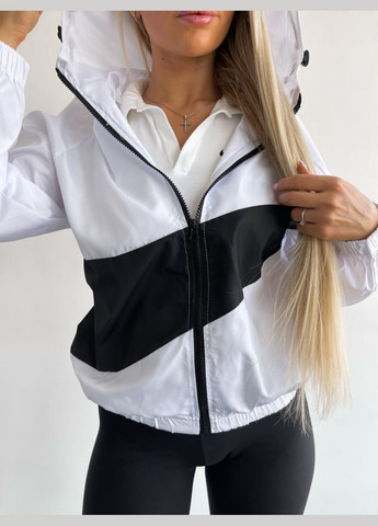 Белая женская куртка-ветровка с капюшоном цвет белый р.42/46 454224 New Trend
