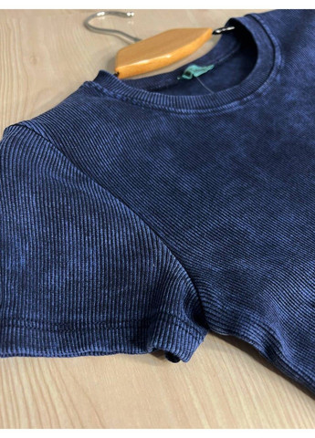 Темно-синя сукня жіноча 240032 середньої довжини футболкою варена тай-дай в рубчик MMC