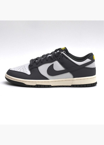 Сірі кросівки чоловічі dunk low next nature grey/white fz4621-001 Nike