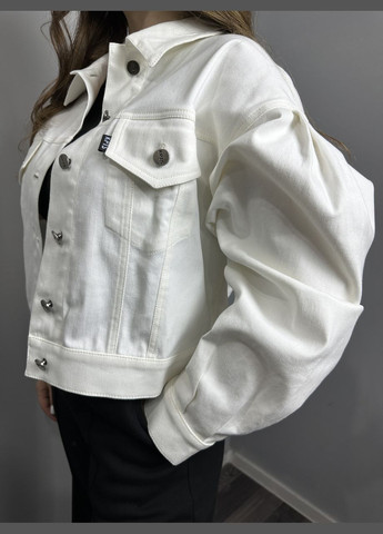 Біла демісезонна жіноча куртка біла джинсова коротка mkkc9028-1 Modna KAZKA