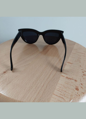 Элегантные солнцезащитные очки с глянцевой оправой черный (4-42) No Brand (313286228)