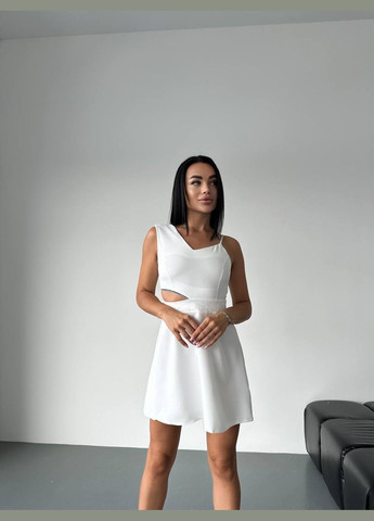 Белое женское платье мини с вырезом Avanti