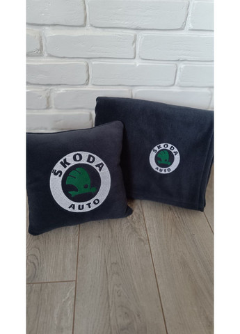 Набор для автомобиля 2 подушки+плед в чехле с вышивкой "SKODA" No Brand (369717500)