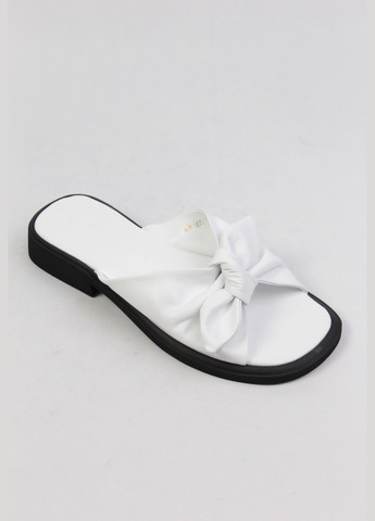 Белые шлепанци Benito