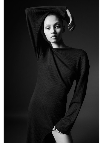 Чорна облягаюче плаття довжиною до литок з еластичної тканини в рубчик жіноча чорна s,м H&M однотонна