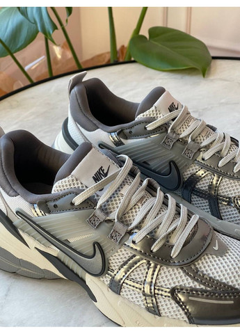 Сірі Осінні кросівки чоловічі і жіночі nike runtekk v2k summit white metalic silver | найк рантекк в2к сірі білі No Brand