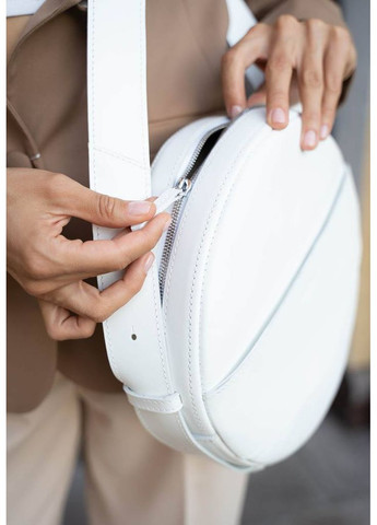 Кожаная женская круглая сумка-рюкзак Maxi біла BlankNote (348359287)