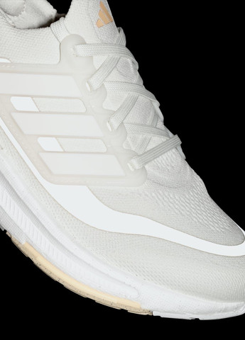 Бежевые всесезонные кроссовки для бега ultraboost light adidas