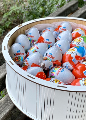 Подарунковий Kinder-бокс c кіндер - сюрпризами для дівчини, мами, дитини або коханої діаметр 40 см 2XL Ohmybuket (343051935)