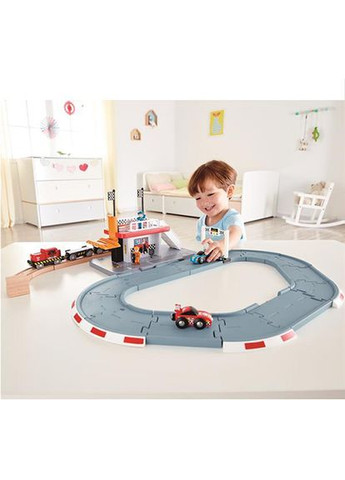 Ігровий набір Гоночна траса та станція (E3734) Hape (323099609)