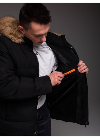 Черная черная зимняя мужская куртка с мехом на капюшоне. No Brand