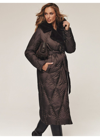 Коричнева зимня стьобана зимова куртка з капюшоном і широкими лацканами коричнева Dressa