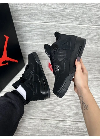 Чорні кросівки чоловічі nike air jordan retro 4 black cat найк аір джордан чорні демісезон No Brand