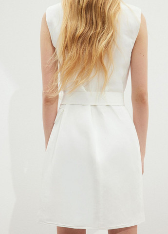 Белое деловое платье H&M в полоску