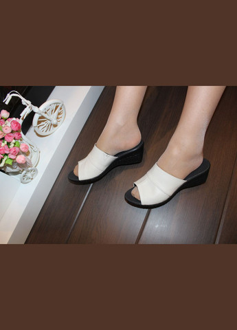 Бежевые шлепанцы женские бежевого цвета натуральная кожа Shtayer