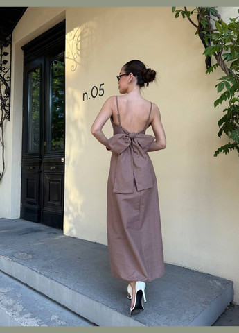 Темно-бежевое красивое цвета темный беж платье с большим бантом сзади из натуральной ткани (лён), платье с открытым декольте No Brand однотонное