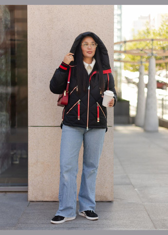 Черная зимняя зимняя женская короткая куртка черная с молочным 122252 Svidni