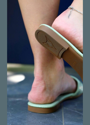 Зеленые шлепанцы женские летние зеленого цвета No Brand с тиснением, без декора