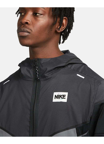 Чорна демісезонна куртка чоловіча Nike