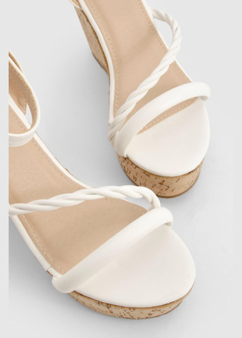 Белые босоножки на платформе Boohoo