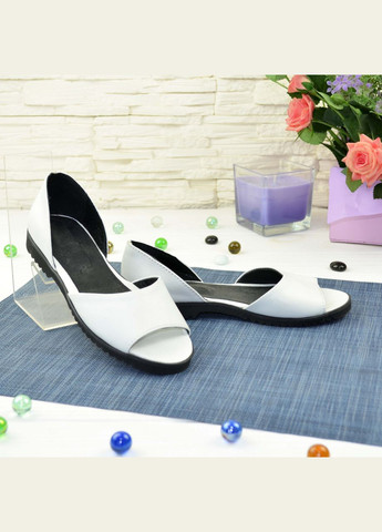 Белые босоножки кожаные на низком ходу,. 32 размер No Brand