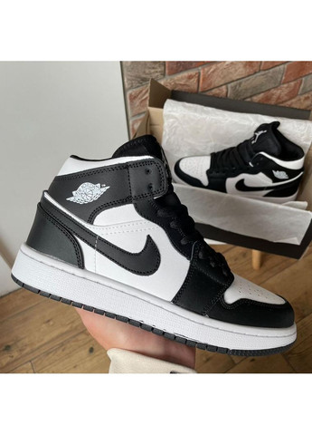 КРОСІВКИ ЖІНОЧІ NIKE AIR JORDAN 1 RETRO HIGH WHITE BLACK LOGO НАЙК АІР ДЖОРДАН No Brand чорні демісезони (369389550)
